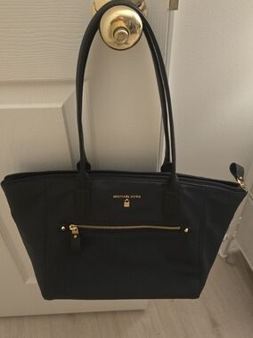 NWT!!! MICHAEL KORS MEDIUM NYLON KELSEY TOTE WITH FULL ZIP TOP ~ NAVY
